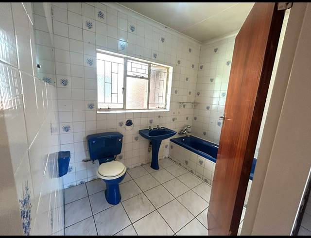 4 BEDROOM HOUSE TO LET IN VANDERBIJLPARK CE 3